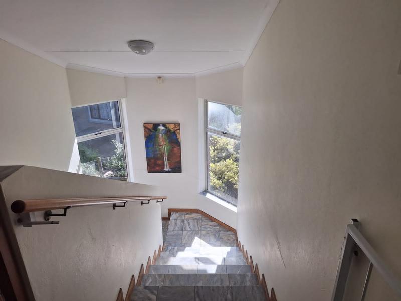 6 Bedroom Property for Sale in Glentana Western Cape
